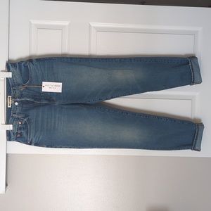 Madewell Rivet and Thread Jeans, brand new with tags. Size 6/28